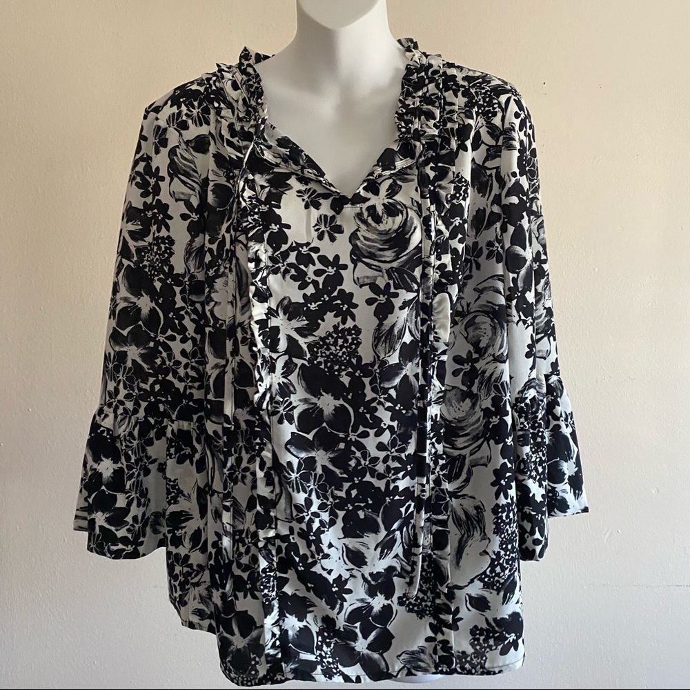 Karla Lagerfeld Paris, size M, black and white floral pattern long sleeve